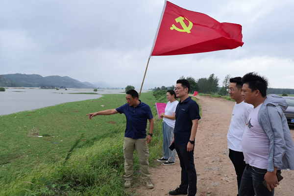防汛巡河.jpg